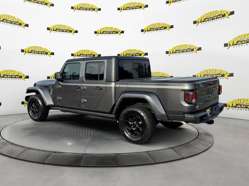 Used 2023 Jeep Gladiator Willys image 3