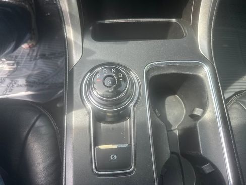 Used 2017 Ford Fusion SE w/ Fusion SE Technology Package FWD image 12