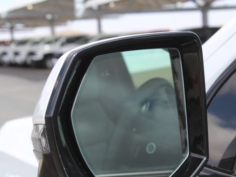 Used 2024 Chevrolet Tahoe Z71 w/ Luxury Package AWD/4WD image 14