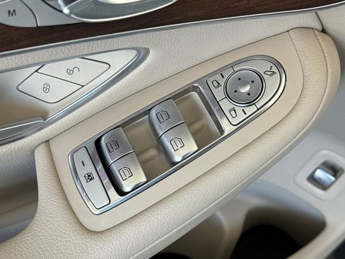 Used 2022 Mercedes-Benz GLC 300 4MATIC image 13