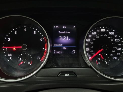 Used 2021 Volkswagen Tiguan SE w/ Panoramic Sunroof Package image 23