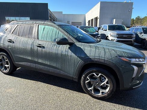 Used 2025 Chevrolet Trax LT w/ Driver Confidence Package image 5