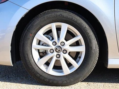 Used 2025 Toyota Camry LE image 8