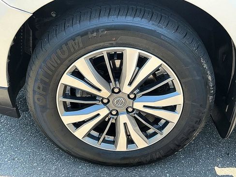 Used 2020 Nissan Pathfinder SL w/ Cargo Package AWD/4WD image 10