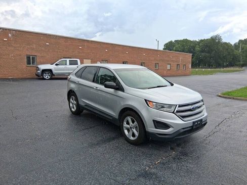 Used 2018 Ford Edge SE FWD image 3