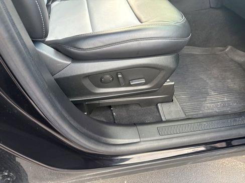 Used 2022 Ford Explorer XLT w/ Equipment Group 202A image 15