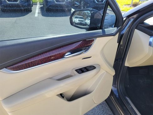 Used 2018 Cadillac XT5 Luxury w/ Driver Awareness Package image 23