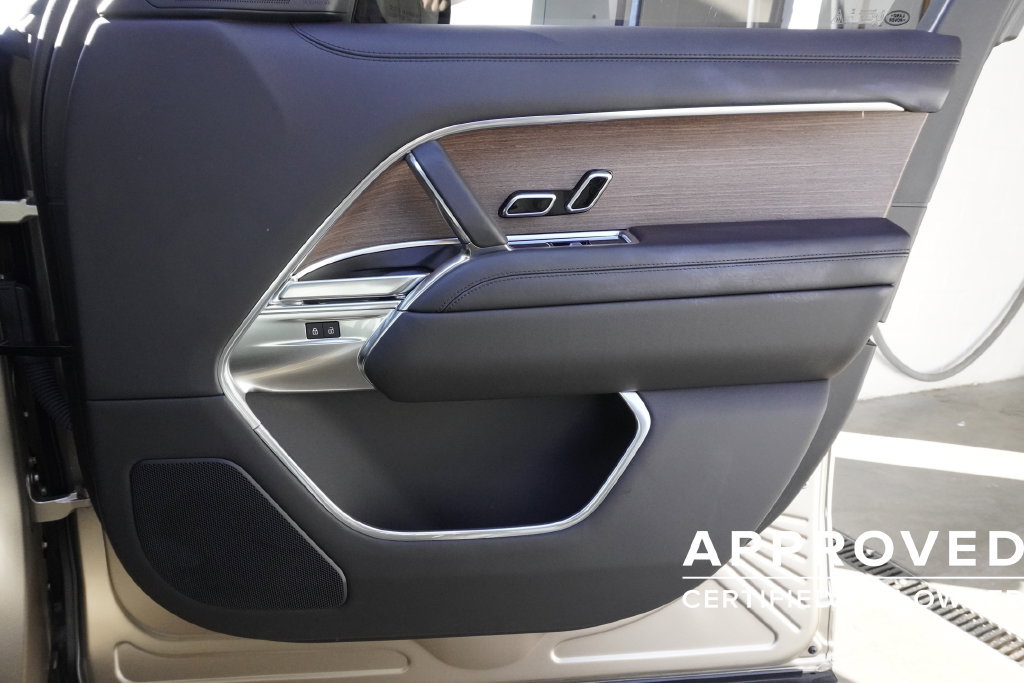 Used 2026 Land Rover Range Rover SE AWD/4WD image 21