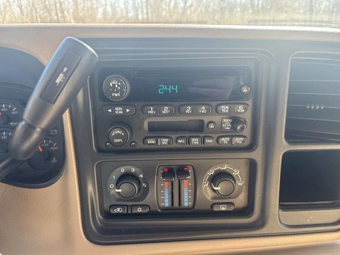 Used 2004 Chevrolet Suburban LS w/ Preferred Equipment Group image 41