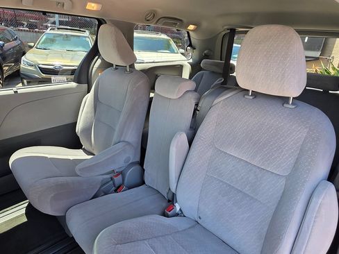 Used 2016 Toyota Sienna LE FWD image 24