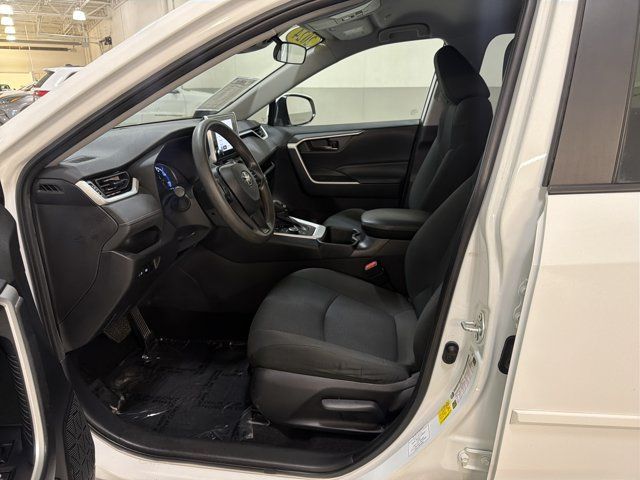 Used 2024 Toyota RAV4 LE AWD/4WD image 15