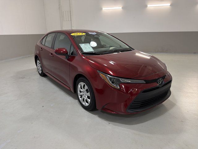 Used 2024 Toyota Corolla LE FWD image 4