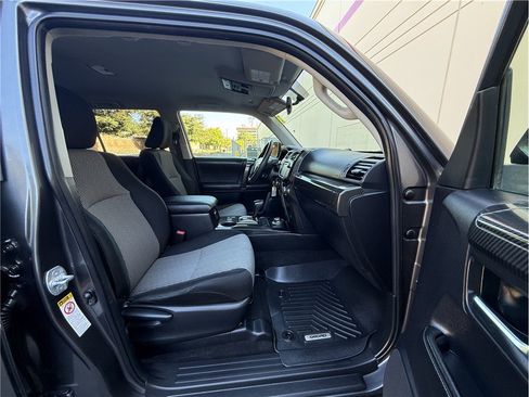 Used 2014 Toyota 4Runner SR5 AWD/4WD image 11