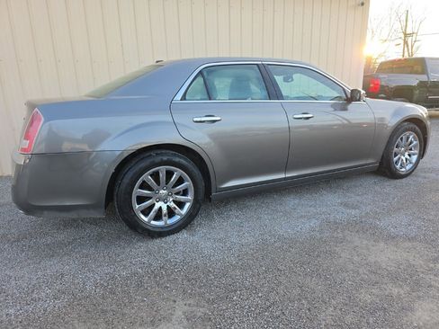 Used 2011 Chrysler 300 Limited w/ Sound Group image 4