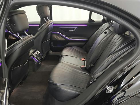 Used 2022 Mercedes-Benz S 500 4MATIC w/ AMG Line Package image 26