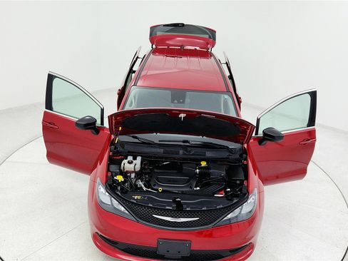 Used 2024 Chrysler Voyager LX image 24