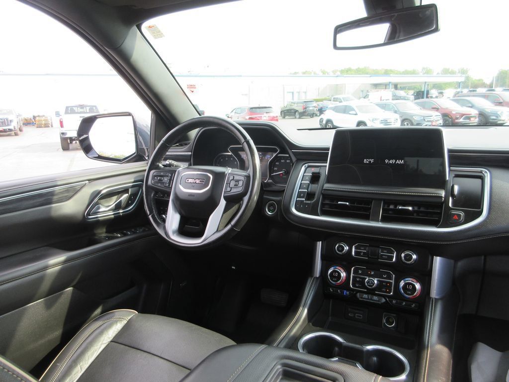 Certified 2021 GMC Yukon XL SLT w/ SLT Premium Package AWD/4WD image 28