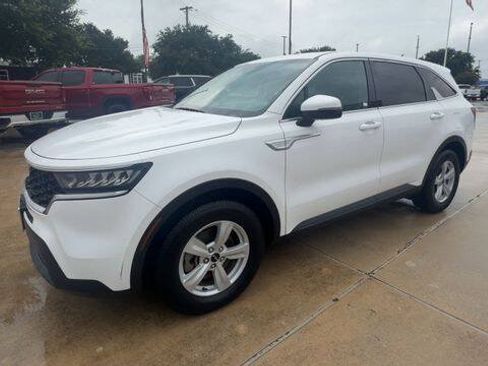 Used 2023 Kia Sorento LX FWD image 4