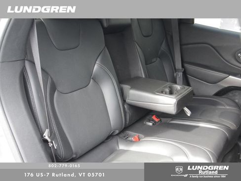 Used 2021 Jeep Cherokee Limited w/ Mopar Interior Package AWD/4WD image 27