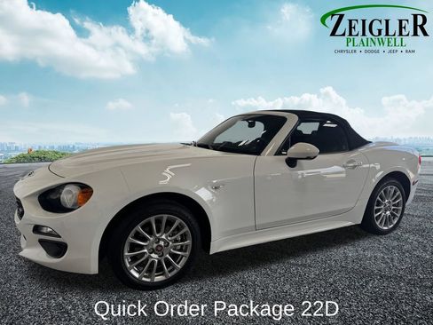 Used 2020 FIAT 124 Spider Classica w/ Technology Group RWD image 2