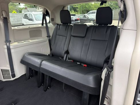 Used 2016 Chrysler Town & Country Touring-L w/ Driver Convenience Group FWD image 21