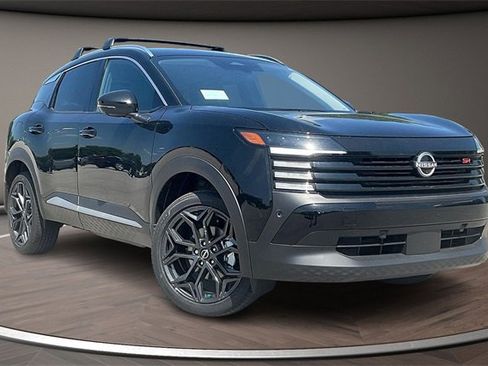 New 2025 Nissan Kicks SR image 2