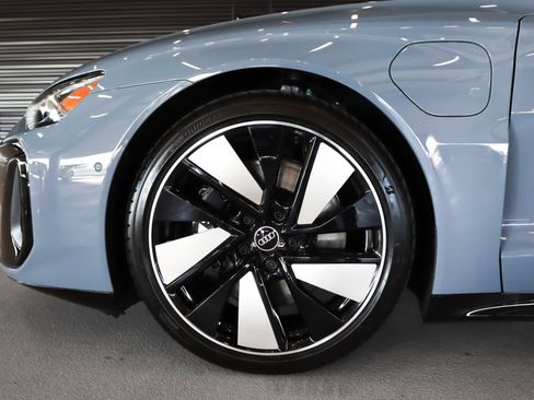 New 2026 Audi S e-tron GT Prestige image 4