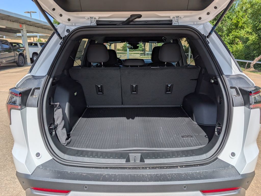 New 2027 Chevrolet Equinox LT w/ Safety and Technology Package FWD image 29
