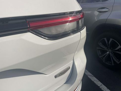 Used 2025 Jeep Grand Cherokee Summit image 11