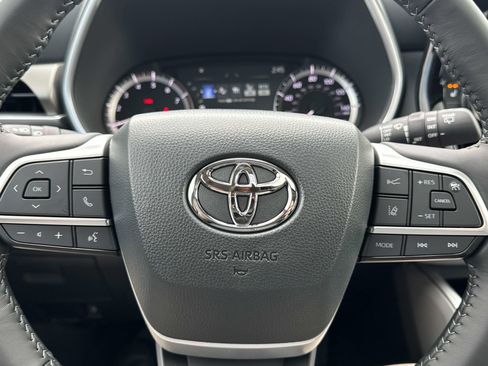 Used 2026 Toyota Highlander XLE image 27
