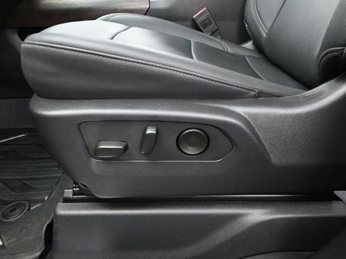 Used 2025 GMC Sierra 2500 SLT w/ SLT Premium Package AWD/4WD image 11