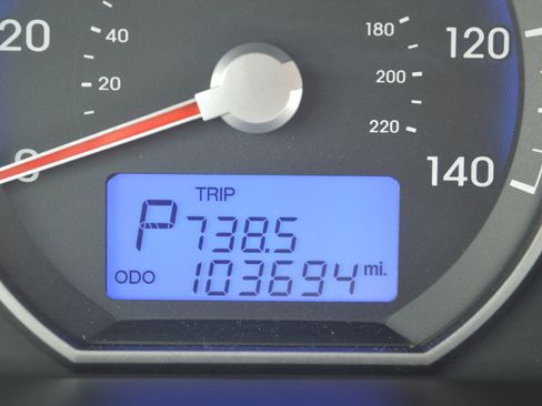 Used 2011 Hyundai Santa Fe GLS image 26