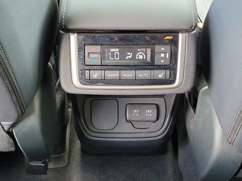 Certified 2022 Subaru Ascent Limited w/ Popular Package #4 AWD/4WD image 13