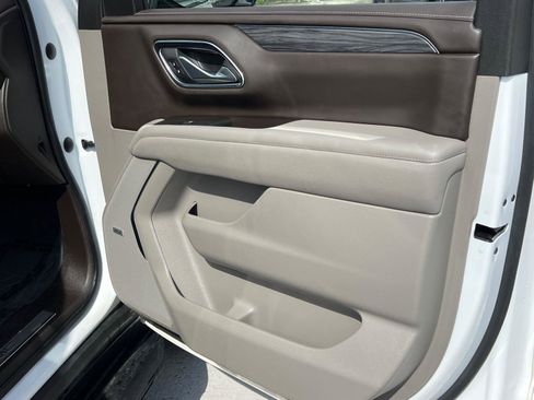 Used 2022 GMC Yukon SLT w/ SLT Luxury Package RWD image 14