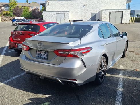Used 2019 Toyota Camry SE image 4