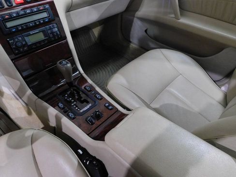 Used 1999 Mercedes-Benz E 320 4MATIC Sedan image 33