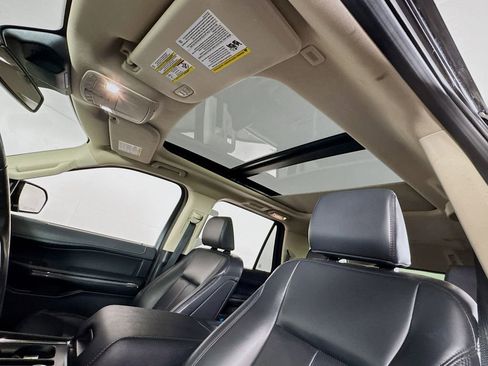 Used 2024 Ford Expedition XLT image 15
