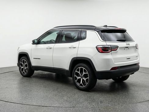 Used 2025 Jeep Compass Limited image 6