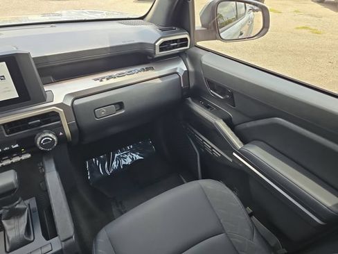 Used 2025 Toyota Tacoma SR5 AWD/4WD image 12