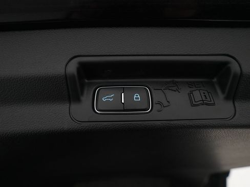 Used 2024 Ford Explorer XLT w/ Equipment Group 202A AWD/4WD image 15