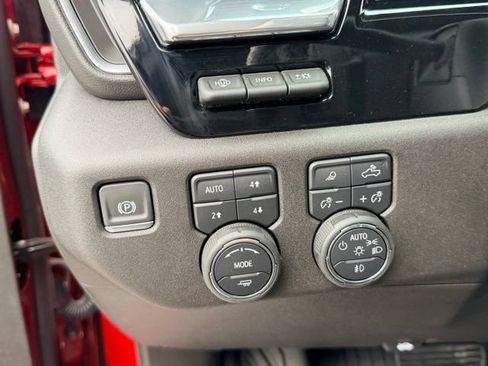 Certified 2025 Chevrolet Silverado 1500 LTZ AWD/4WD image 17