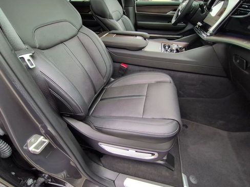 Used 2023 Jeep Grand Wagoneer L 4WD image 27