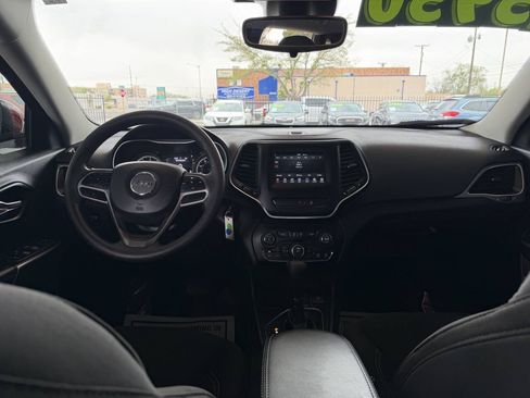 Used 2021 Jeep Cherokee Latitude FWD image 16
