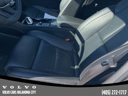 Certified 2023 Volvo XC40 B5 Plus w/ Climate Package image 9