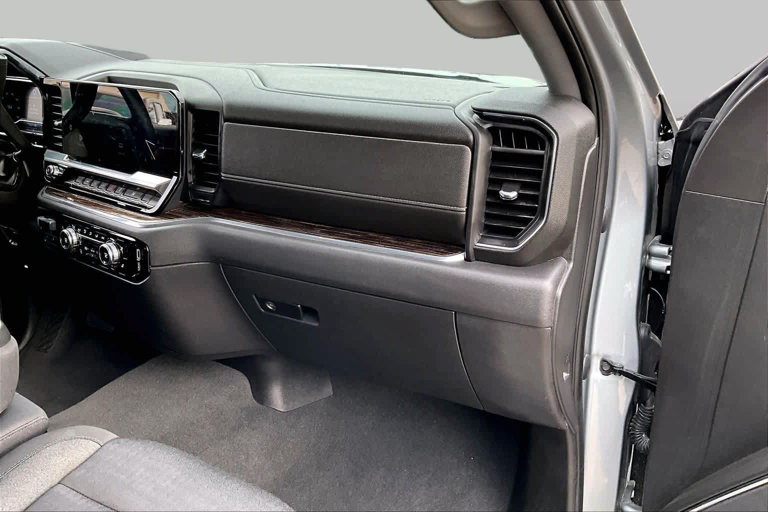 Used 2023 GMC Sierra 1500 SLE w/ Preferred Package RWD image 18