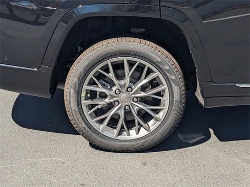 New 2025 Jeep Grand Cherokee L Summit w/ Luxury Tech Group V image 11