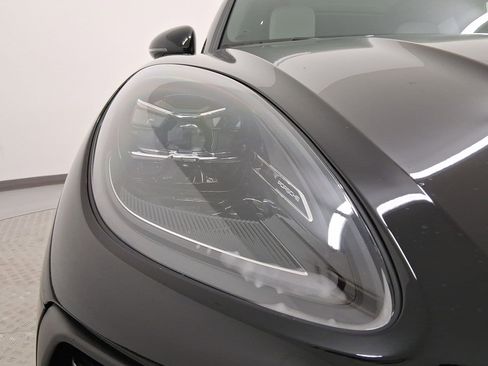 New 2026 Porsche Macan image 11