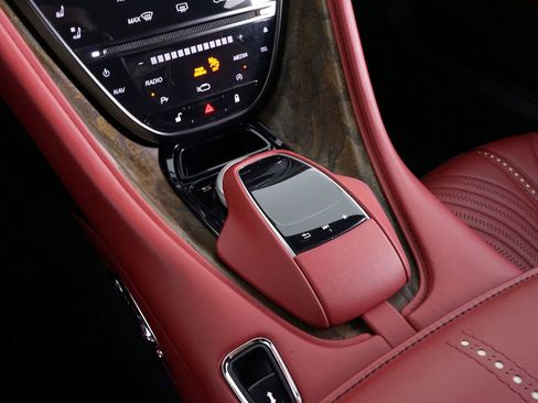 Used 2018 Aston Martin DB11 V12 image 17