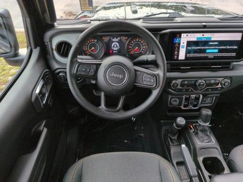 Used 2025 Jeep Gladiator Sport AWD/4WD image 15