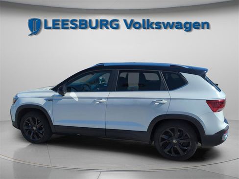 Certified 2023 Volkswagen Taos SE w/ Panoramic Sunroof Package image 7